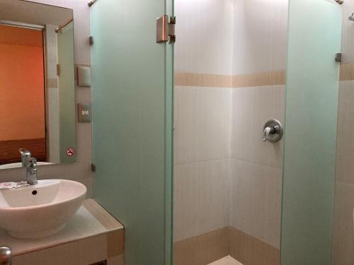 hotel_dharma_-_king_size_4